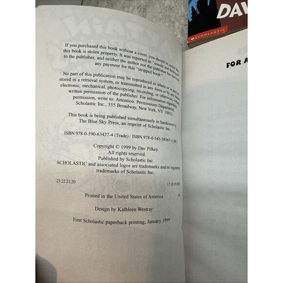 Captain Underpants paperback book. Lot of 4 various. Pre-owned. - Picture 5 of 11